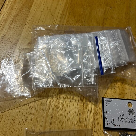 Charms and Gift Bags Lot - Over 800 Pieces - Picture 6 of 15